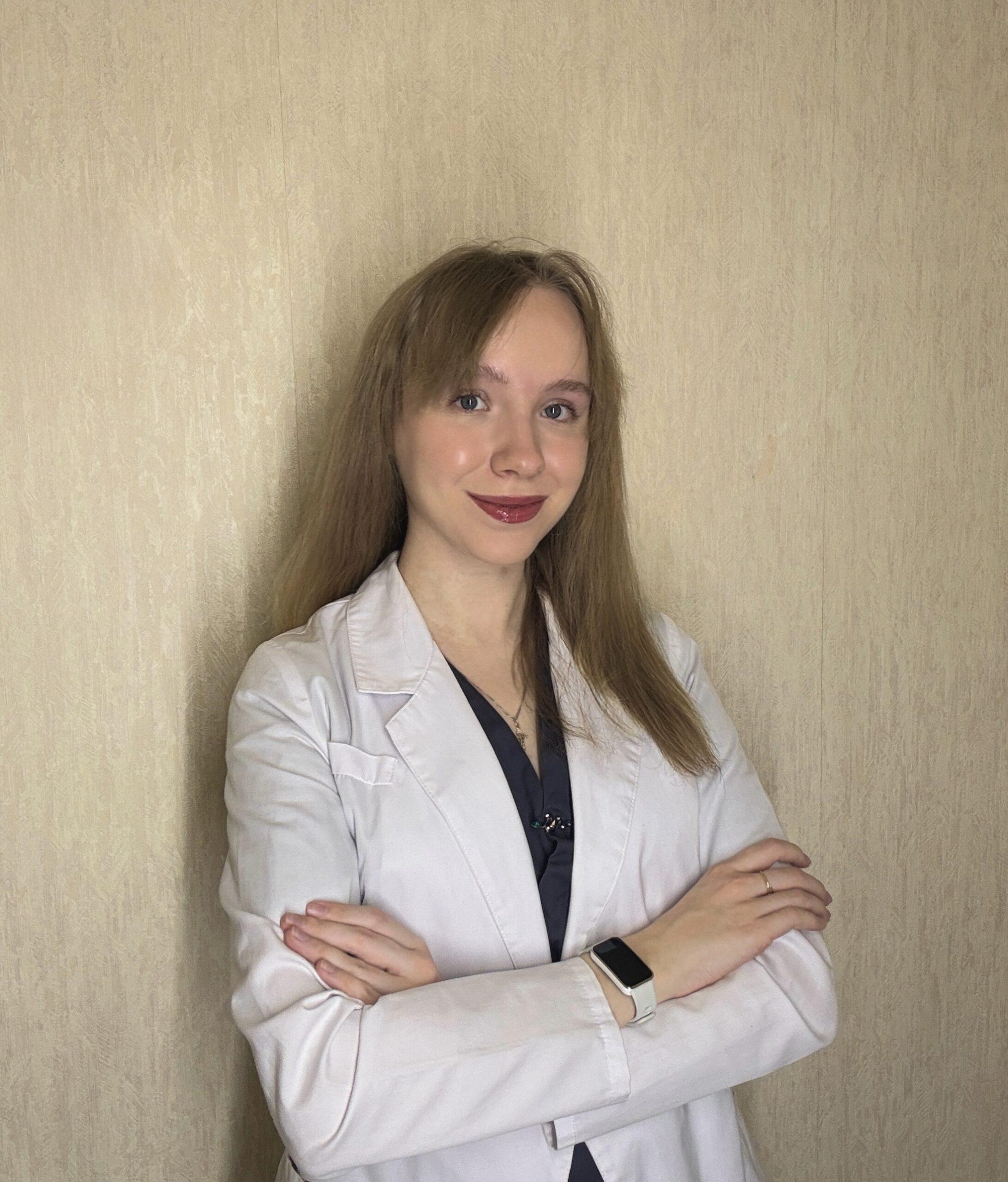 Дерматолог частной клиники на приеме в Москве консультация и диагностика кожи